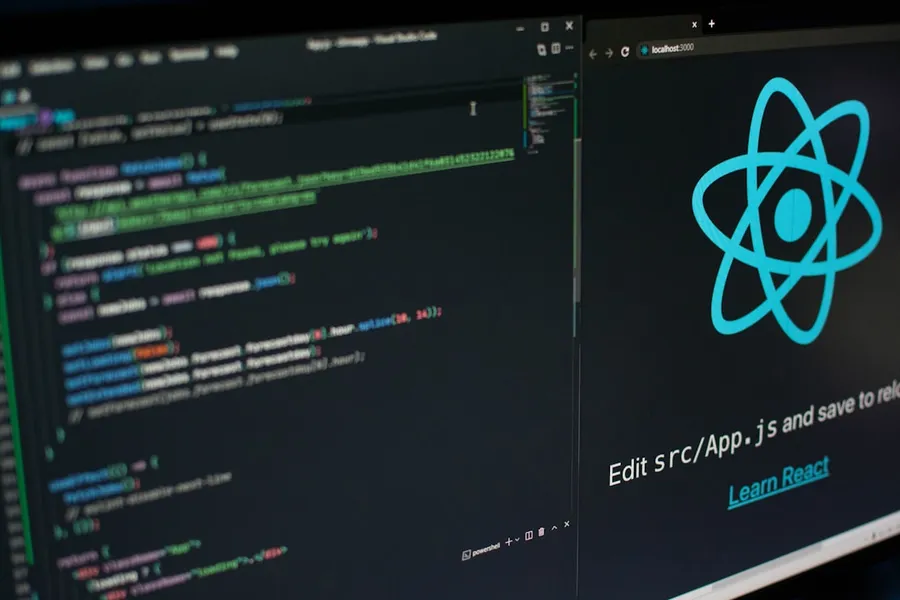 React logo component diagram for an article by Atlanta based Software Engineer, Namir Ahmed.